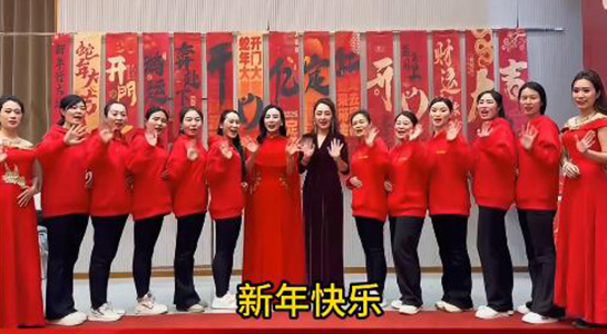 ������\(y��n)�����Ҹ��M���g���w˹�_(d��)ף�����Ěg��һ·��ꖣ�