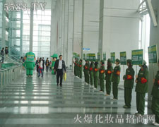 �ϰق�(g��)�Gɫ܊�b������(zh��n)ʿ��(zh��n)ʿ���M(m��n)�˕�(hu��)��(ch��ng)