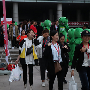 �𱬻��yƷ���̾W��10�����u���I(y��)���[�����L��o��