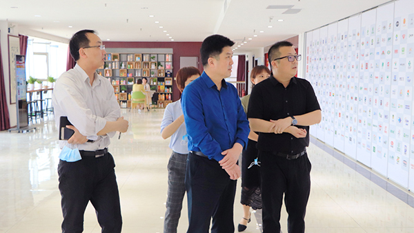 熱烈歡迎石佛園區(qū)運營中心魏主任一行蒞臨火爆網(wǎng)參觀指導(dǎo)! 熱烈歡迎石佛園區(qū)運營中心魏主任一行蒞臨火爆網(wǎng)參觀指導(dǎo)!