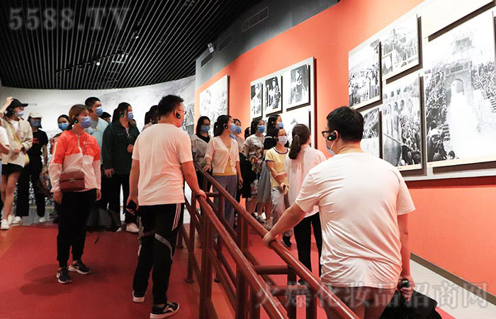 傲骨錚錚火爆人人工天河紅旗渠 傲骨錚錚火爆人人工天河紅旗渠