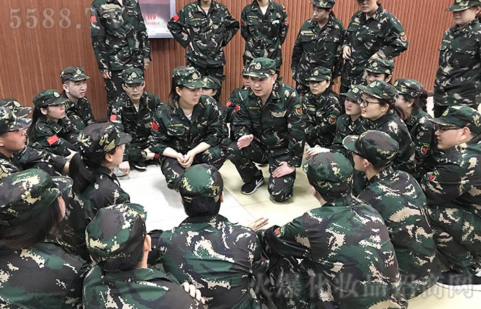 要做點(diǎn)亮別人的蠟燭 要做點(diǎn)亮別人的蠟燭