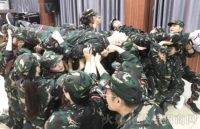 全力以赴,團(tuán)結(jié)一心,我們是火爆的精英戰(zhàn)士! 全力以赴,團(tuán)結(jié)一心,我們是火爆的精英戰(zhàn)士!