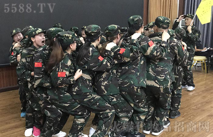 聚是一團(tuán)火,散是滿天星 聚是一團(tuán)火,散是滿天星