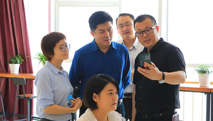 領(lǐng)導(dǎo)視察