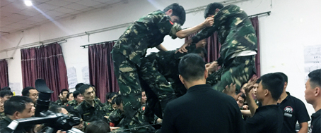 不拋棄，不放棄，全力以赴火爆人，凝聚一心戰(zhàn)佳績(jī)！