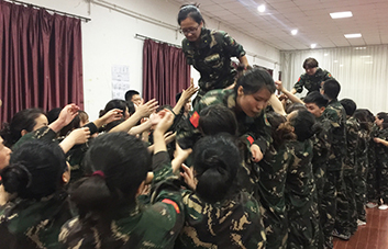 命運(yùn)全在拼擊，奮斗就是希望！火爆人，好樣的！