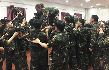 只要精神不滑坡，方法總比困難多！