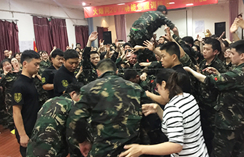 火爆人的字典中，沒(méi)有放棄，只有堅(jiān)持！