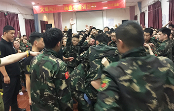 險(xiǎn)阻再高，高不過(guò)我們的斗志！