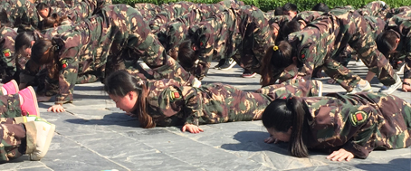 一人犯錯(cuò)全體受罰，這就是團(tuán)隊(duì)精神！