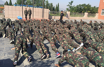 遵守承諾，穿上迷彩我們就是軍人！