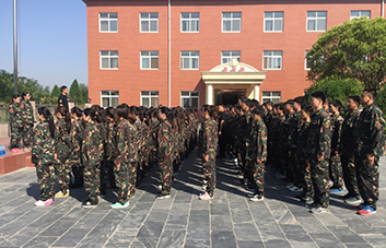 高溫炙烤，流汗不流淚、堅(jiān)持不放棄！