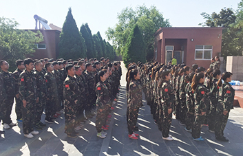 無(wú)懼無(wú)畏，激發(fā)個(gè)人不服輸?shù)木瘢? />
            <p>無(wú)懼無(wú)畏，激發(fā)個(gè)人不服輸?shù)木瘢?/p>
          </li>
          <li> <img src=