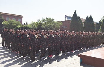 培訓(xùn)場(chǎng)地，火爆人開(kāi)始軍姿預(yù)熱！