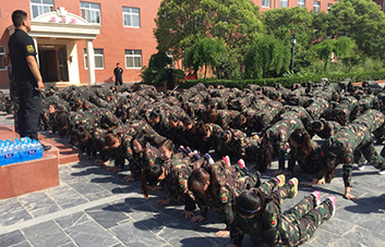 遵守承諾，穿上迷彩我們就是軍人！