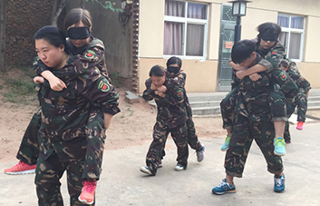 坎坷人生路，找回自己，懂得謙卑，學(xué)會(huì)感恩。