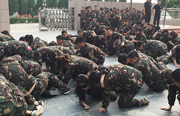 活在當(dāng)下，珍惜當(dāng)下，愛(ài)在當(dāng)下