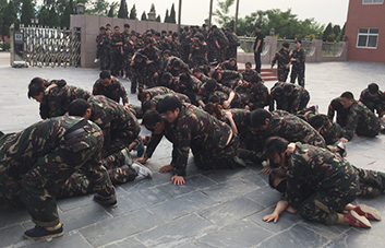 坎坷人生路，找回自己，懂得謙卑，學(xué)會(huì)感恩。