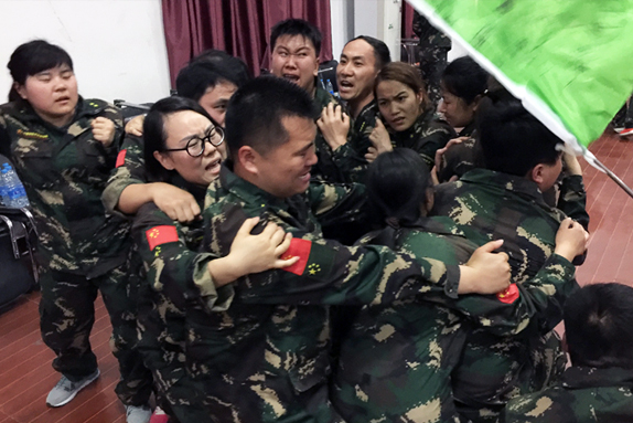 不輕言放棄，是對(duì)夢(mèng)想的執(zhí)著；不輕易服輸，是對(duì)成功的渴望！