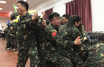 人生充滿(mǎn)著期待，夢(mèng)想連接著未來(lái)。