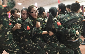 身體的疲憊，我們能夠堅(jiān)持，只因?yàn)閴?mèng)想和希望在前方！