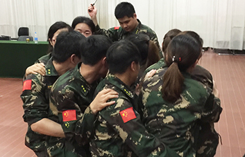 別怕千萬(wàn)人阻擋，更不要自己投降。