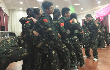 凝聚產(chǎn)生力量，團(tuán)結(jié)誕生希望！