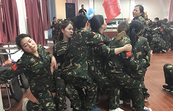 我們勝利的秘訣只有一個(gè)：堅(jiān)持！