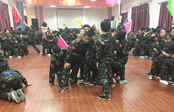 共同的目標(biāo)，共同的夢(mèng)想，可以使火爆家人產(chǎn)生忍受一切的力量！