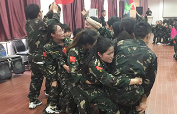 夢(mèng)想能把迷茫驅(qū)散，堅(jiān)持能把退縮打敗，團(tuán)結(jié)能把困難趕跑！