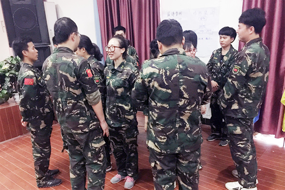 用眼睛去欣賞，用心靈去體會(huì)，學(xué)會(huì)贊美，收獲成長(zhǎng)！