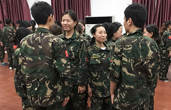 學(xué)會(huì)贊美，收獲一份真心；