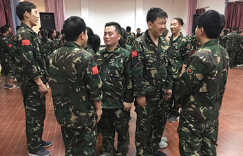 良言一句寒冬暖，贊美一句