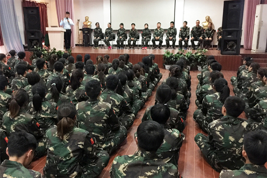 青春飛揚(yáng)，全力向上；沒(méi)有哪家公司因?yàn)閲?yán)格管理而倒閉！