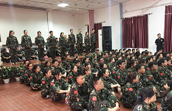 舉手表決，領(lǐng)袖魅力征服現(xiàn)象學(xué)員！