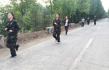 個(gè)人的力量再大也是小，團(tuán)隊(duì)的力量再小也是大！