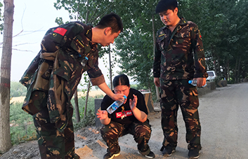 沒(méi)有比人更高的山，沒(méi)有比腳更遠(yuǎn)的路！