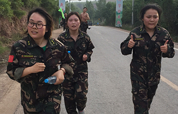 火爆人不拋棄、不放棄、勇往直前！