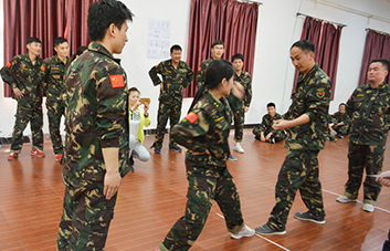 成功路上，要不得一絲松懈；贏跑路上，還需拼命追逐！