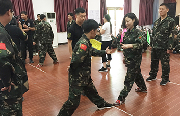 當(dāng)你下定決心時(shí)，世界會(huì)為你讓路！